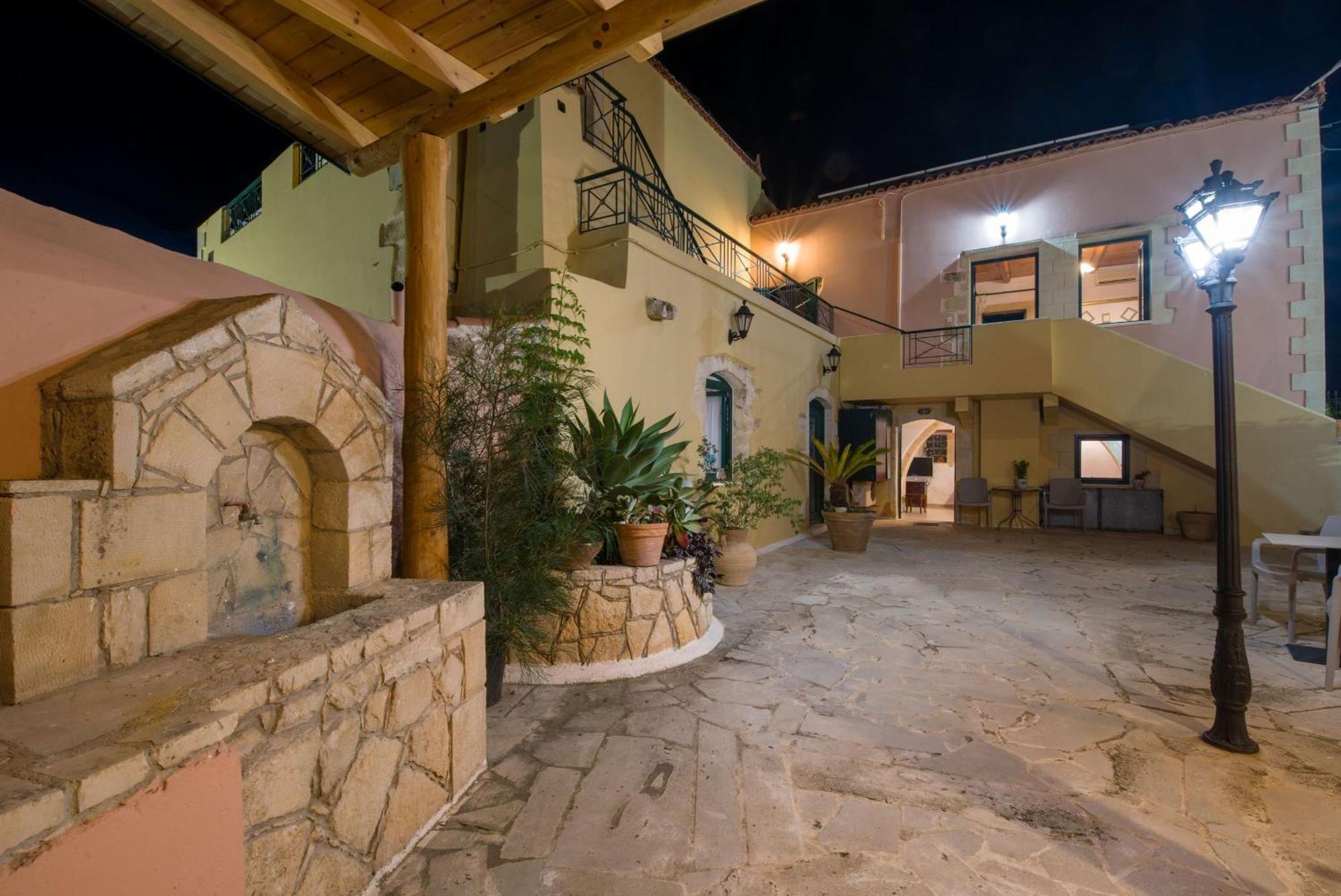 Skandalis Apartments With Pool Chorafakia Exterior foto