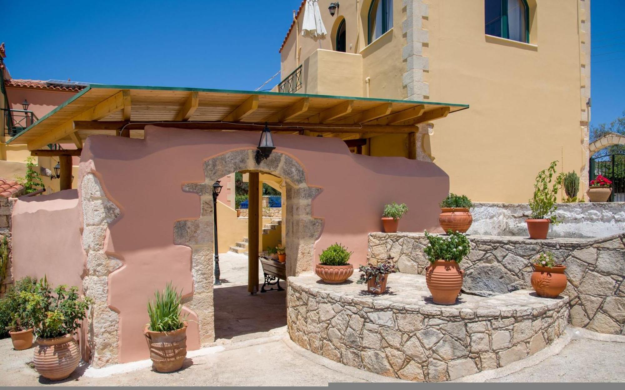 Skandalis Apartments With Pool Chorafakia Exterior foto